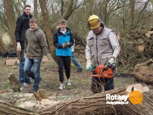 Hulp bij snoeiklus Rotaryclub Alkmaar de Waag