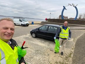 Afbeelding met lucht, buiten, persoon, grond

Automatisch gegenereerde beschrijving