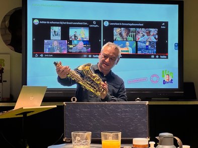 Afbeelding met overdekt, drinken, computer, tekst

Automatisch gegenereerde beschrijving