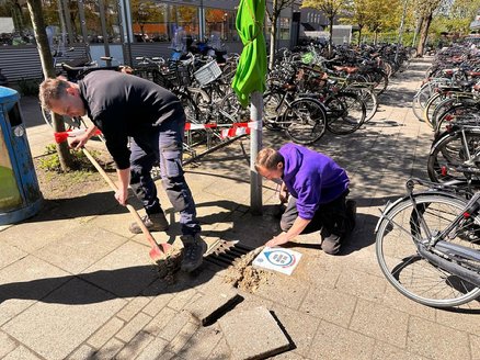 Afbeelding met wiel, buitenshuis, Fietswiel, Landvoertuig

Automatisch gegenereerde beschrijving