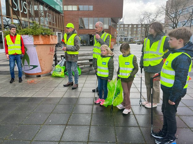 A group of people in yellow vests

Description automatically generated