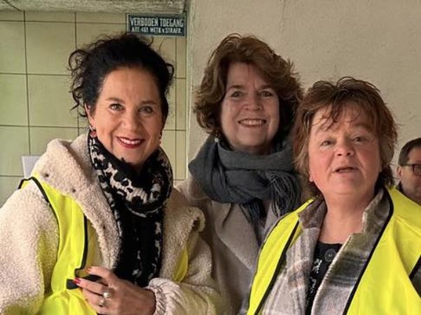 Kan een afbeelding zijn van een of meer mensen