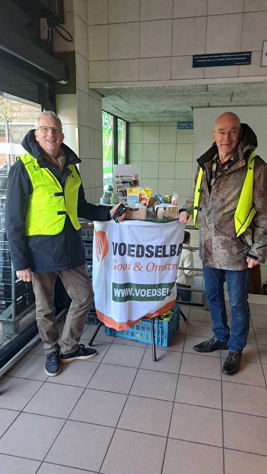 Afbeelding met kleding, persoon, schoeisel, jeans

Door AI gegenereerde inhoud is mogelijk onjuist.