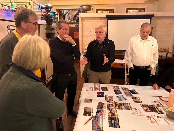 Afbeelding met kleding, persoon, person, Menselijk gezicht

Door AI gegenereerde inhoud is mogelijk onjuist.