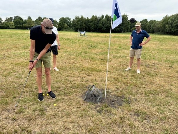 Afbeelding met gras, buitenshuis, atletiekwedstrijd, persoon

Door AI gegenereerde inhoud is mogelijk onjuist.