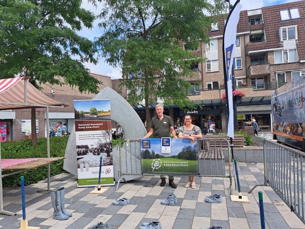 Afbeelding met buitenshuis, boom, plant, huis

Door AI gegenereerde inhoud is mogelijk onjuist.