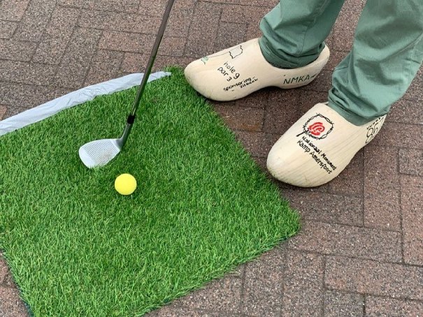 Afbeelding met schoeisel, gras, sport, Minigolf

Door AI gegenereerde inhoud is mogelijk onjuist.