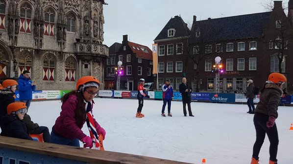 Afbeelding met sneeuw, buiten, skiën, gebouw

Beschrijving is gegenereerd met zeer hoge betrouwbaarheid