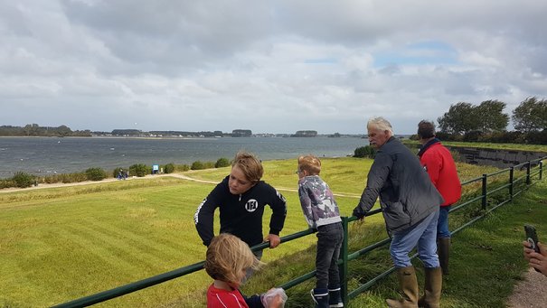 Afbeelding met gras, buiten, persoon, veld

Automatisch gegenereerde beschrijving