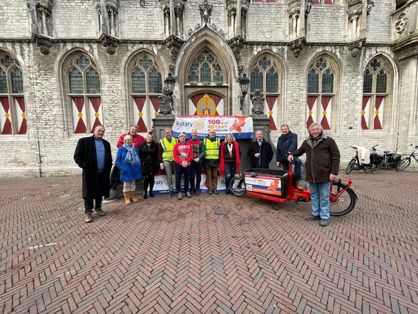 Afbeelding met gebouw, buitenshuis, persoon, fiets

Automatisch gegenereerde beschrijving