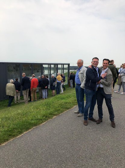 Afbeelding met gras, lucht, buiten, weg

Automatisch gegenereerde beschrijving