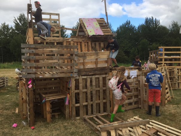 Afbeelding met lucht, buiten, boom, gras

Beschrijving is gegenereerd met zeer hoge betrouwbaarheid