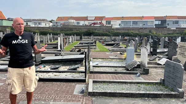 Afbeelding met buitenshuis, kleding, hemel, persoon

Automatisch gegenereerde beschrijving