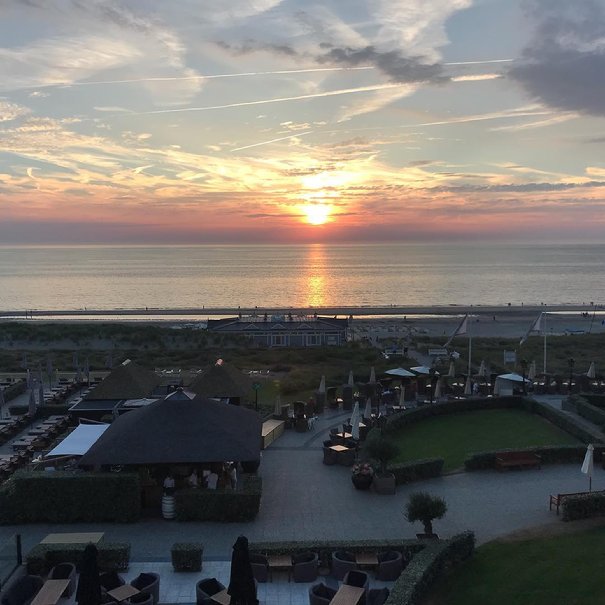 Afbeelding met buiten, lucht, water, wolken

Automatisch gegenereerde beschrijving