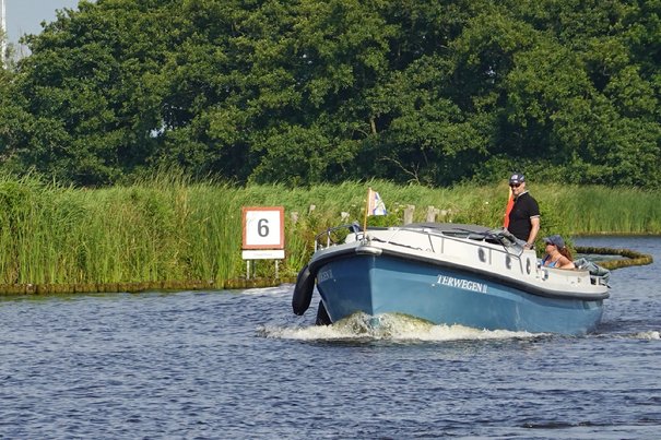 Afbeelding met boom, buiten, water, boot

Automatisch gegenereerde beschrijving