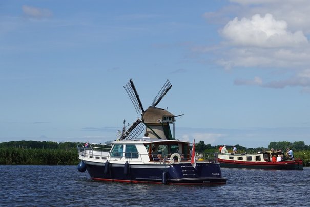 Afbeelding met lucht, water, buiten, boot

Automatisch gegenereerde beschrijving