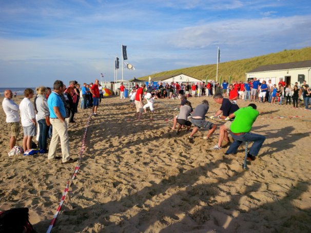 hakken in het zand 1.jpg