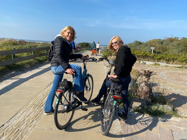 Afbeelding met buiten, lucht, fiets, persoon

Automatisch gegenereerde beschrijving