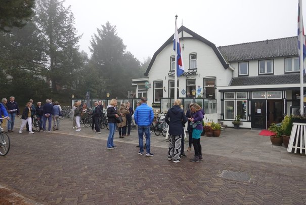 Afbeelding met lucht, buiten, grond, mensen

Automatisch gegenereerde beschrijving