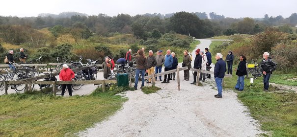 Afbeelding met gras, buiten, lucht, mensen

Automatisch gegenereerde beschrijving