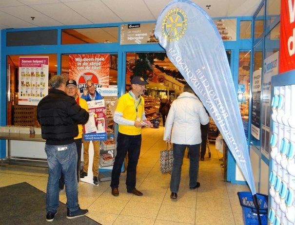 http://www.rotary.nl/voorschotenleidschendam/activiteiten/Community%20Service/actie-voor-voedselbanken-bij-hoogvliet-verslag-dec-2015/actie-voor-voedselbanken-bij-hoogvliet-verslag-dec-2015-1.jpg