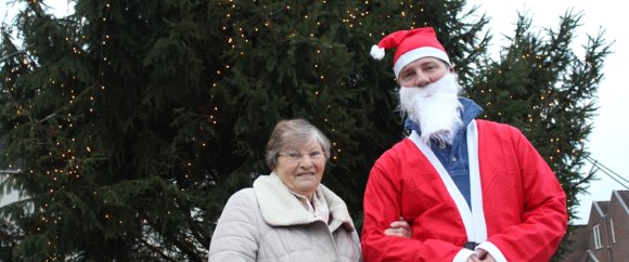 Mevr. Drost schenker van de kerstboom