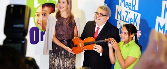 Koningin Maxima steunt het leerorkest