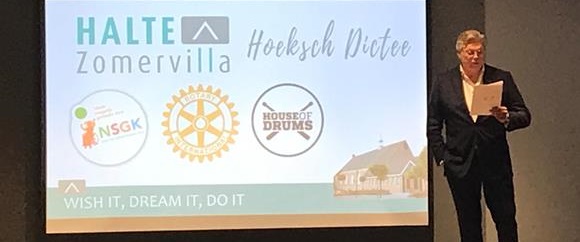 Roelof Hemmen presenteert het Hoeksch dictee 2019