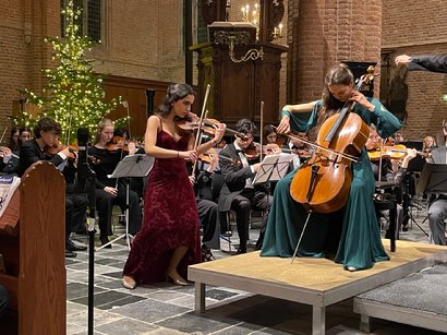 A group of people playing instruments

AI-generated content may be incorrect.