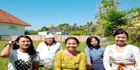 A group of women posing for a photo

Description automatically generated with medium confidence