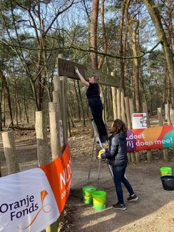 Afbeelding met tekst, boom, buiten

Automatisch gegenereerde beschrijving