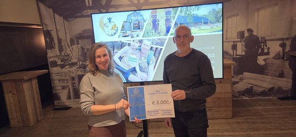 Afbeelding met tekst, kleding, Menselijk gezicht, persoon

Door AI gegenereerde inhoud is mogelijk onjuist.