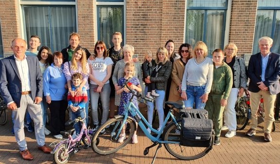 • De Oekraïers kijken er naar uit om op de fiets te stappen.  