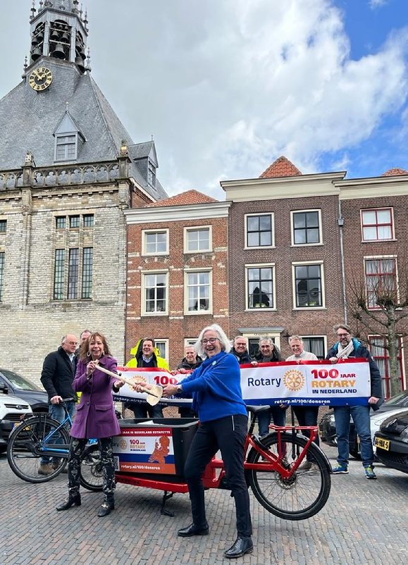Afbeelding met gebouw, buitenshuis, hemel, fiets

Automatisch gegenereerde beschrijving