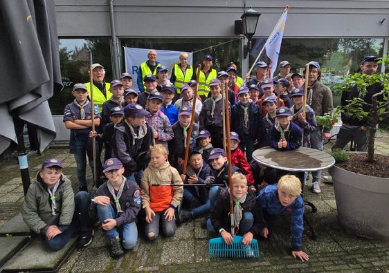 Afbeelding met buitenshuis, plant, kleding, groep

Automatisch gegenereerde beschrijving