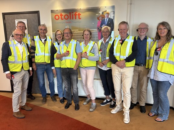 Afbeelding met kleding, persoon, person, glimlach

Door AI gegenereerde inhoud is mogelijk onjuist.
