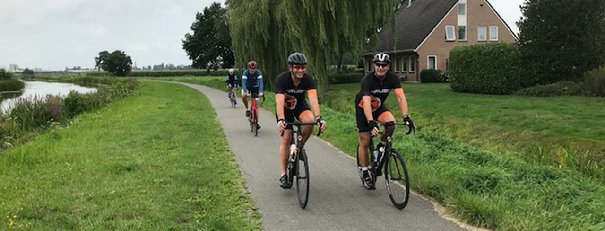 Afbeelding met gras, buiten, lucht, fiets

Automatisch gegenereerde beschrijving