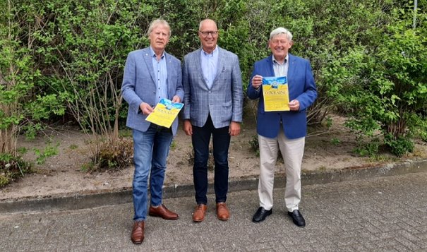 <p>Van links naar rechts: Ren&eacute; van Holsteijn, Wim Werkman en Lucien Schram namens de organiserende Rotaryclubs.</p>