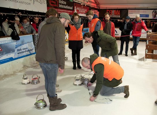 Afbeelding met kleding, schoeisel, persoon, schaatsen

Automatisch gegenereerde beschrijving