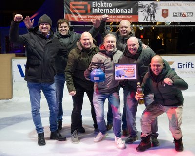 Afbeelding met persoon, kleding, schaatsen, schoeisel

Door AI gegenereerde inhoud is mogelijk onjuist.