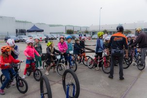 Afbeelding met lucht, fiets, buiten, persoon

Automatisch gegenereerde beschrijving