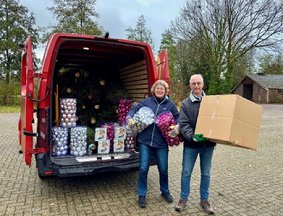 Afbeelding met buitenshuis, voertuig, kleding, schoeisel

Door AI gegenereerde inhoud is mogelijk onjuist.